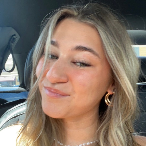 Meet your Posher, Mindy - Picture 2 of 2